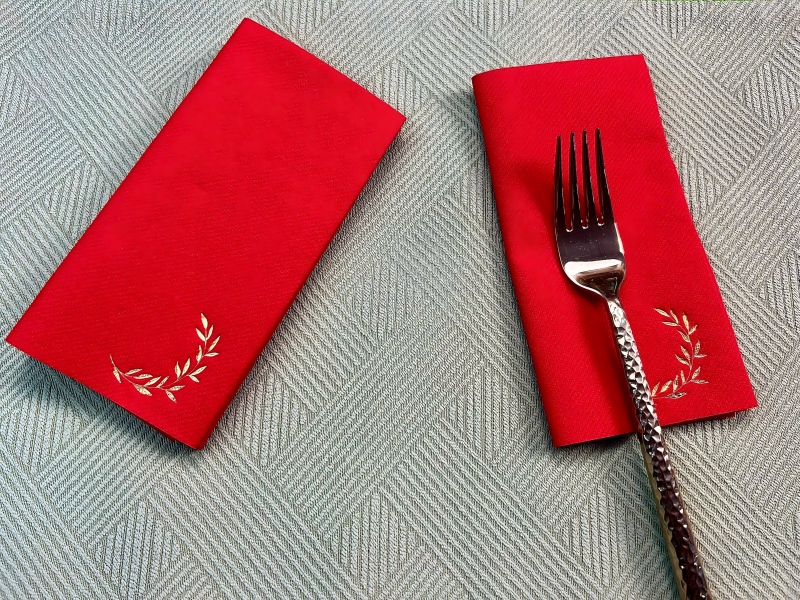 كيف يتم تصنيع المناديل الورقية وما الذي يجعلها فريدة من نوعها؟